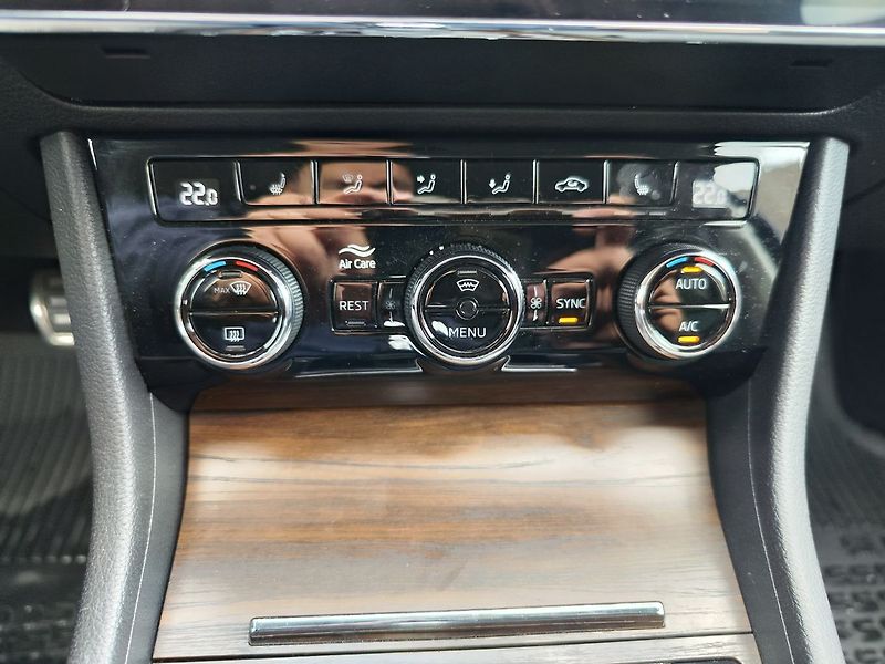 Škoda Superb 2.0 TDi/147kW Scout DSG 4x4 - fotka 25 z 39