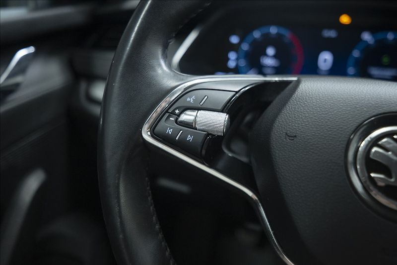 Škoda Octavia 2,0 TDI VÝHŘEV ČR 2x KOLA - fotka 19 z 35