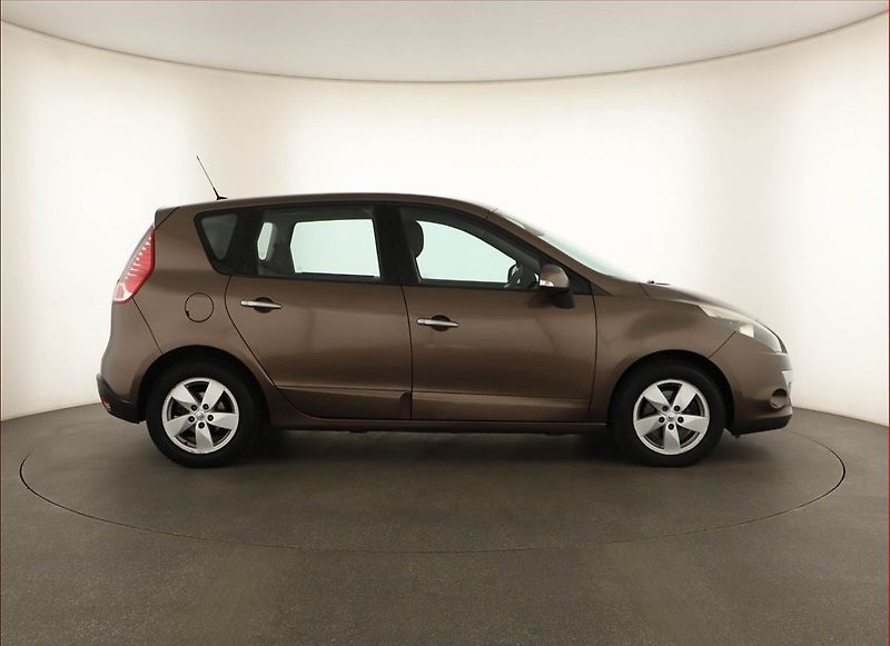 Renault Scénic (2009) 1.9 dCi, po STK, Tažné - fotka 6 z 14