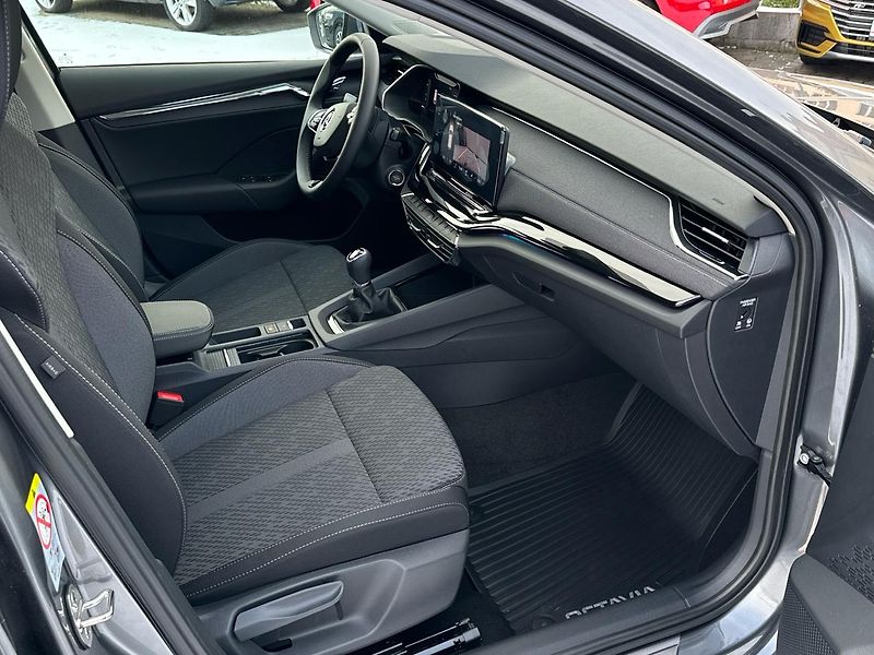 Škoda Octavia Combi 2,0 TDI 85kW Style M6F - fotka 12 z 22