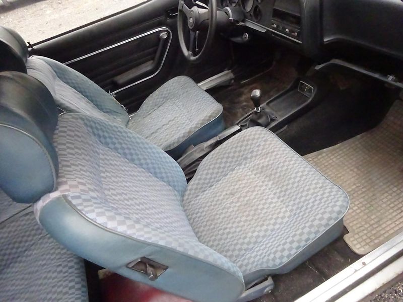 Ford Capri (1982) Capri 2.0 - fotka 7 z 17