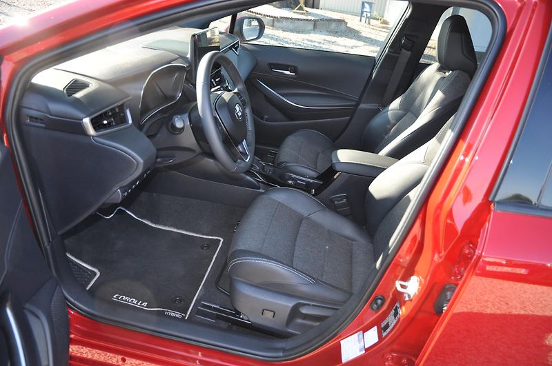 Toyota Corolla 1.8 Hybrid KOMBI - fotka 6 z 18