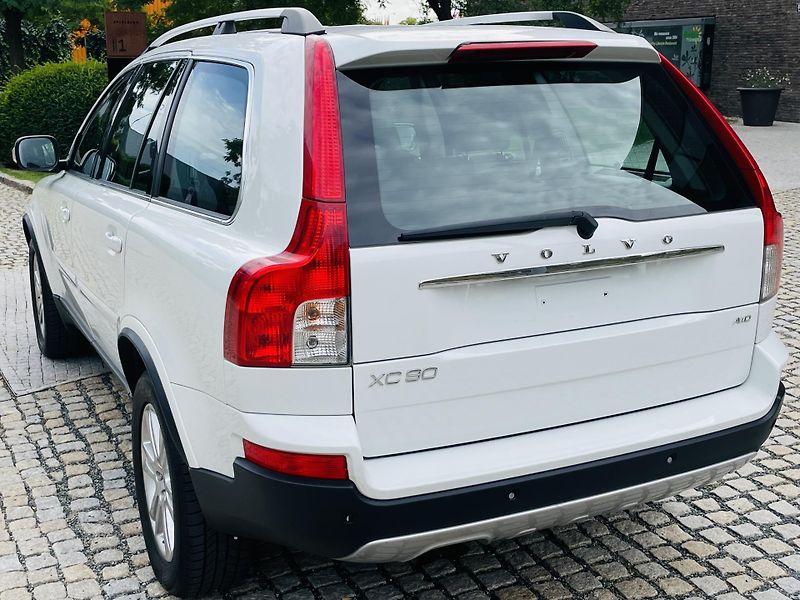 Volvo XC90 2.4D5 4x4 AUT VÝHŘEV SENZORY - fotka 16 z 40