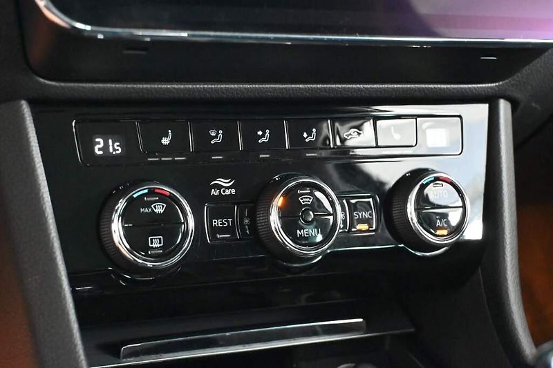 Škoda Superb (2022) 2.0 DSG LED VIRTUAL ACC Kamera - fotka 21 z 36