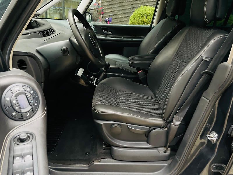 Renault Grand Espace 2.0dCi MANUÁL VÝHŘEV SENZORY - fotka 29 z 43