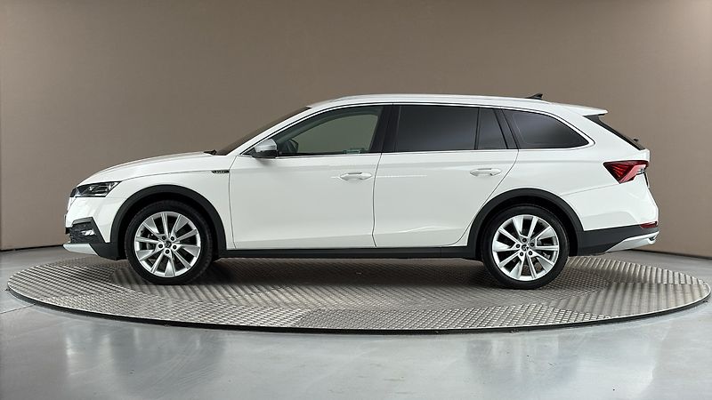 Škoda Octavia 2.0 TDI DSG 4x4 Scout Combi - fotka 4 z 27
