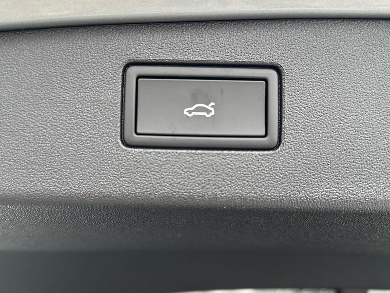 Volkswagen Tiguan (2025) People 1,5 TSI 150 kW eHybrid - fotka 23 z 23