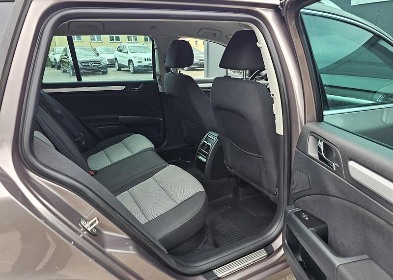 Škoda Superb 2.0 TDI 103kW,SENZORY,SERVISKA - fotka 41 z 53