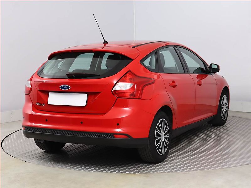 Ford Focus (2012) 1.6 i, Park. senzory - fotka 5 z 12