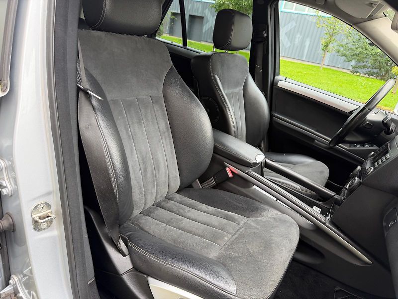 Mercedes-Benz Třídy M ML 320 3,0 CDi 4matic AMG - fotka 17 z 21