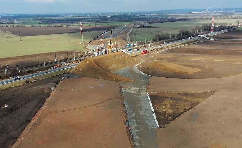 Stavba D1 Říkovice-Přerov, únor 2024. Pohled z výšky.