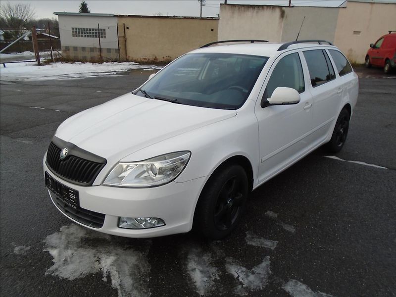Škoda Octavia 1,6 - fotka 1 z 25