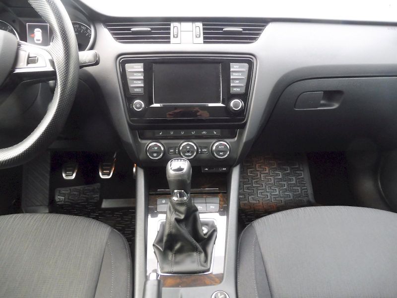 Škoda Octavia (2015) Combi Style Elegance 1,4 TSI C - fotka 11 z 27