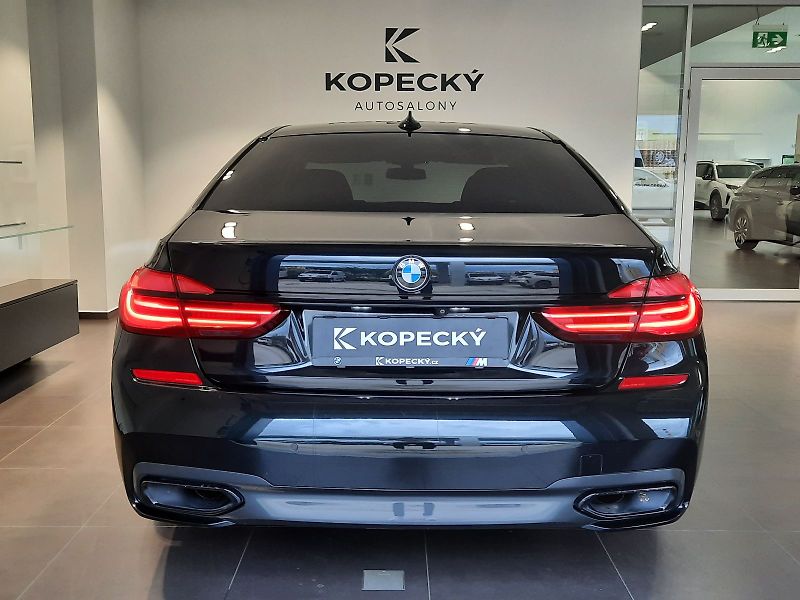 BMW Řada 7 (2018) 730d xDrive M Sport - fotka 6 z 12