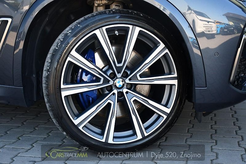BMW X5 M50D LASER H/K HEAD-UP  - fotka 59 z 67