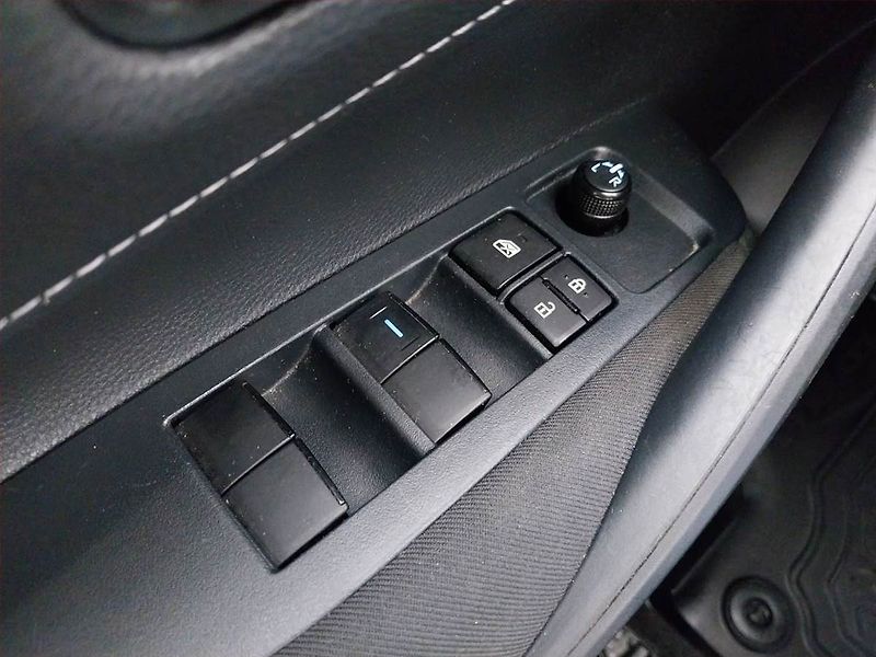 Toyota Corolla (2019) 1.8 Hybrid, Automat - fotka 17 z 19