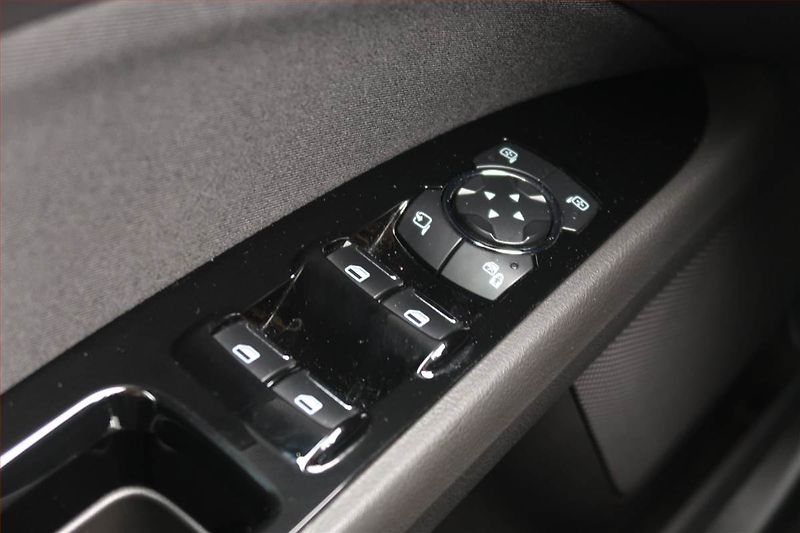 Ford Mondeo (2019) 2.0 EcoBlue, Automat, Navi - fotka 16 z 21