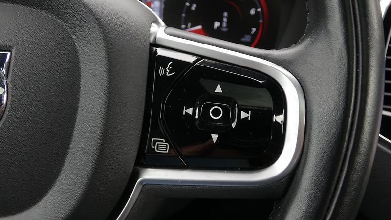 Volvo XC90 B6 AWD Momentum Pro Auto - fotka 12 z 27