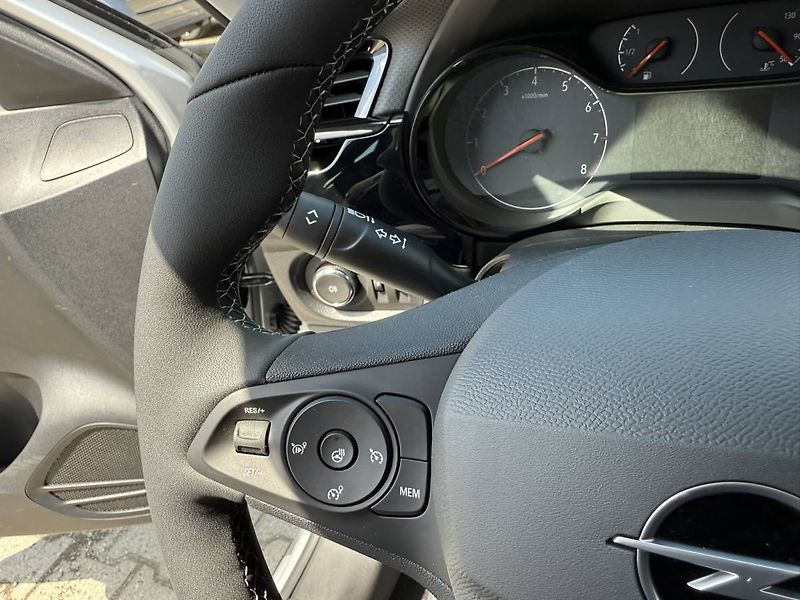 Opel Corsa Edition 1.2 TURBO (74kW/100k) - fotka 11 z 23
