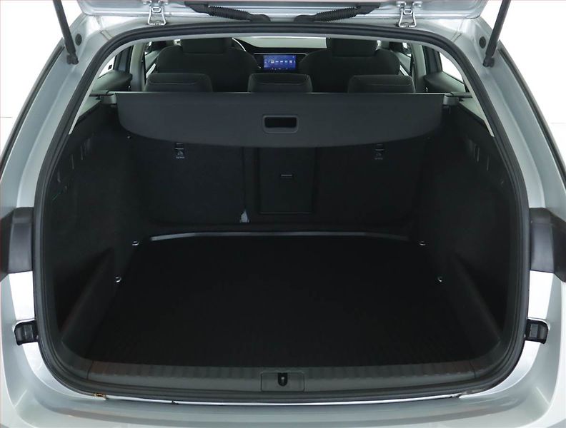 Škoda Octavia (2023) Ambition 2.0 TDI, ČR,1.maj - fotka 13 z 15