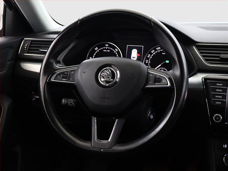 Škoda Superb (2016) 1.6 TDI, Automat, Kůže, Navi - fotka 14 z 21
