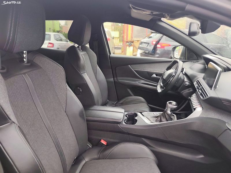 Peugeot 3008 (2019) - fotka 29 z 41