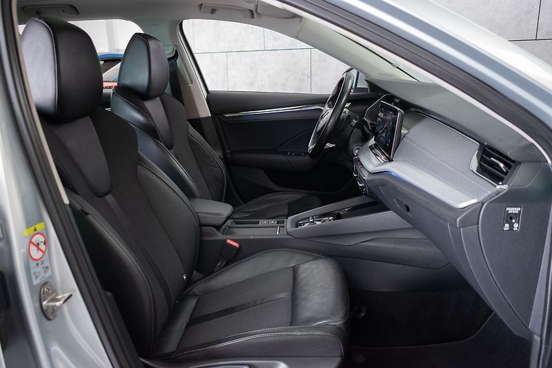 Škoda Octavia 1.5 G-TEC*KAMERA*ACC*DSG*DPH* - fotka 14 z 43