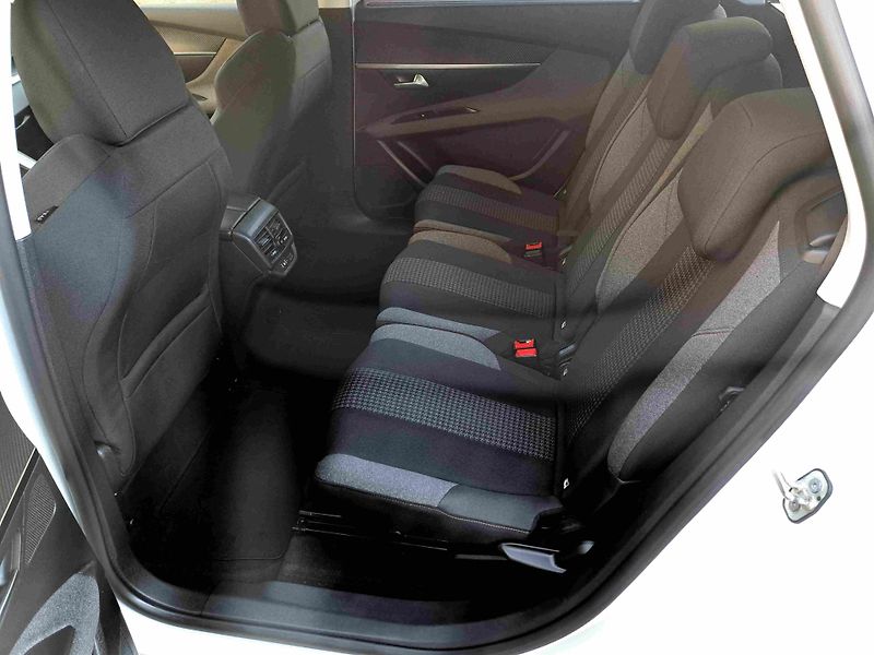 Peugeot 5008 (2020) 1,2 PT EAT8 17ALU PDC NAVI - fotka 15 z 22