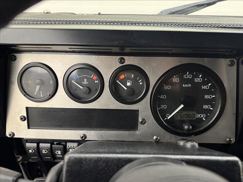 Land Rover Defender 2,5 130 Td5 90kW PO RENOVACI - fotka 10 z 45