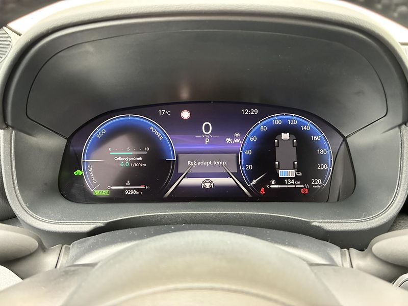 Toyota Yaris Cross 1.5 HSD 130k e-CVT AWD Executi - fotka 17 z 23