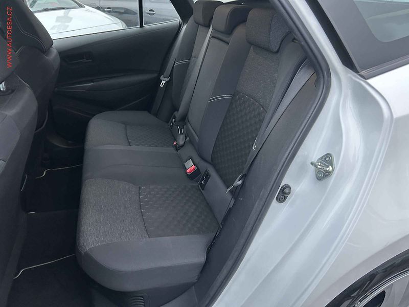 Toyota Corolla (2023) 1.8 i, 1.maj,ČR, Active, AT - fotka 10 z 19