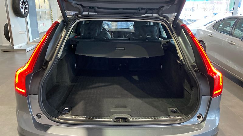 Volvo V90 Cross Country, D5 AWD Drive-E, - fotka 10 z 32