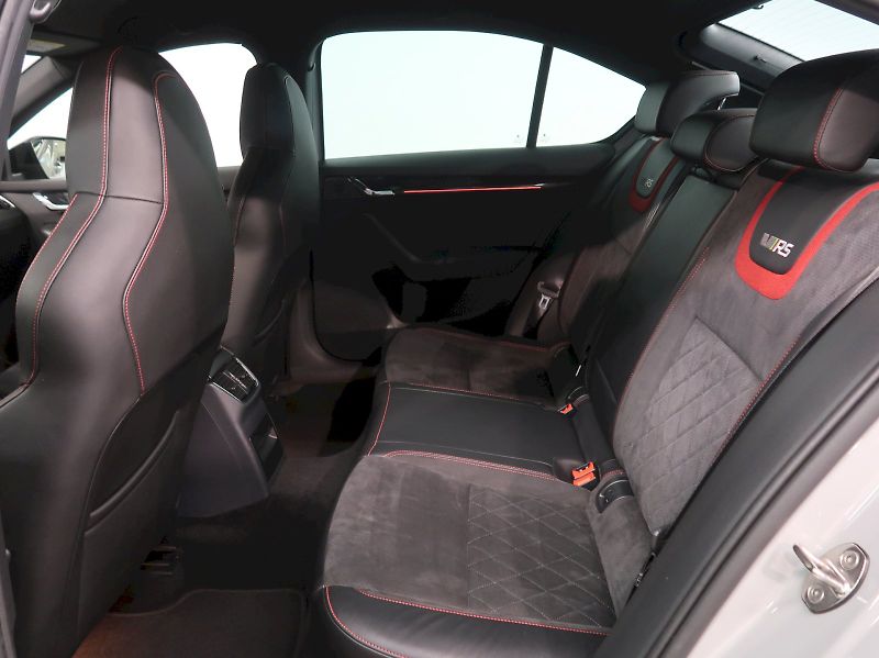 Škoda Octavia (2019) RS 2.0TSI 180KW DSG NAVI - fotka 15 z 39