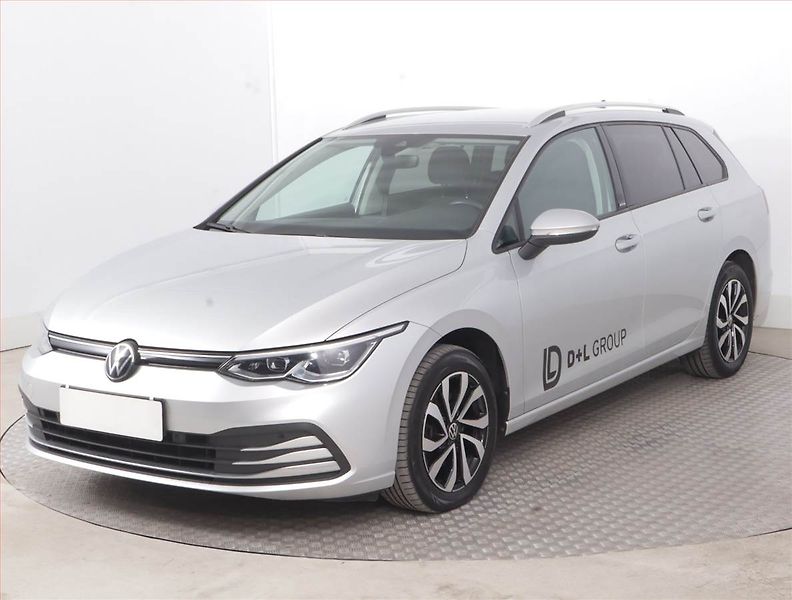 Volkswagen Golf (2023) Life 1.5 TSI, Navi, Tempomat - fotka 2 z 15