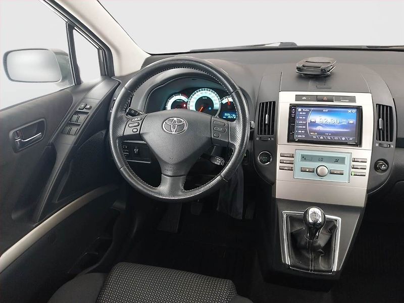 Toyota Corolla Verso (2007) 2.2 D-4D, 7 míst, nová STK - fotka 7 z 19