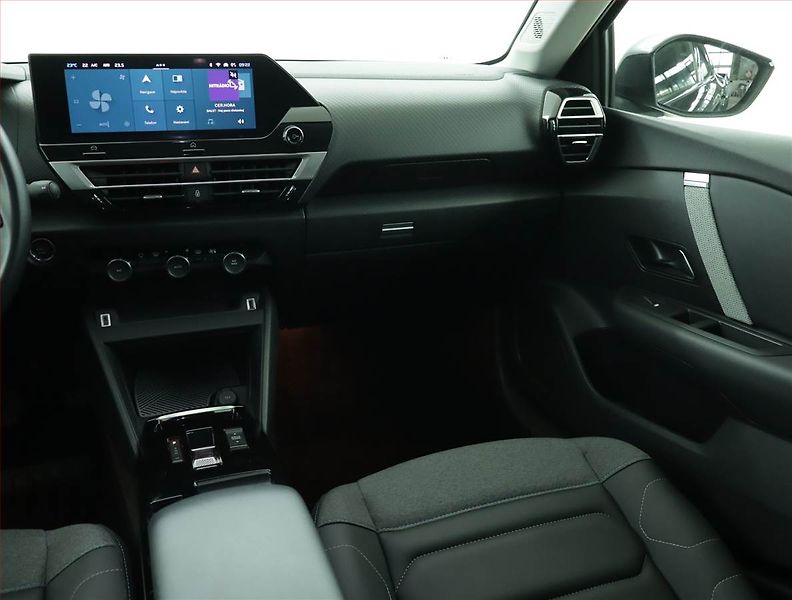 Citroën C4 (2023) 1.2 PureTech, Automat - fotka 8 z 17