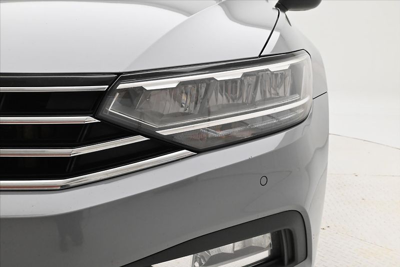 Volkswagen Passat 2,0 TDI 110 kW DSG Elegance Zá - fotka 31 z 33