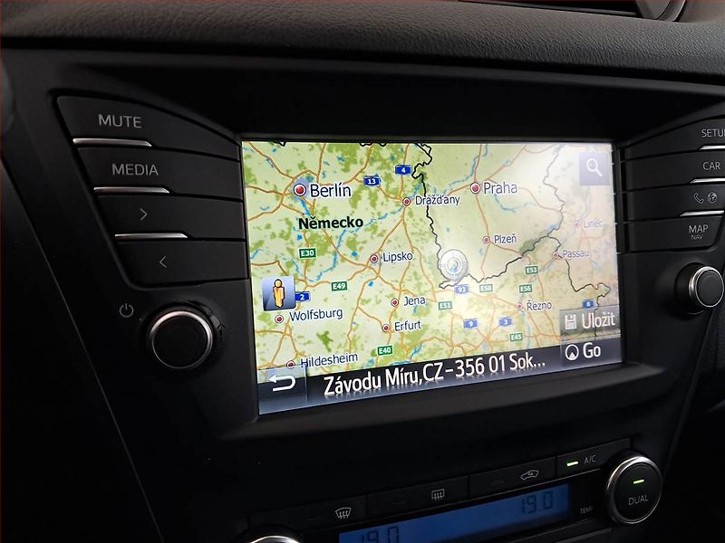 Toyota Avensis (2017) 2.0 D-4D, Navi, Tempomat - fotka 13 z 17