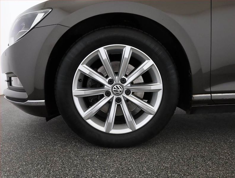 Volkswagen Passat (2016) 2.0 TDI, Serv.kniha, Kůže - fotka 17 z 17