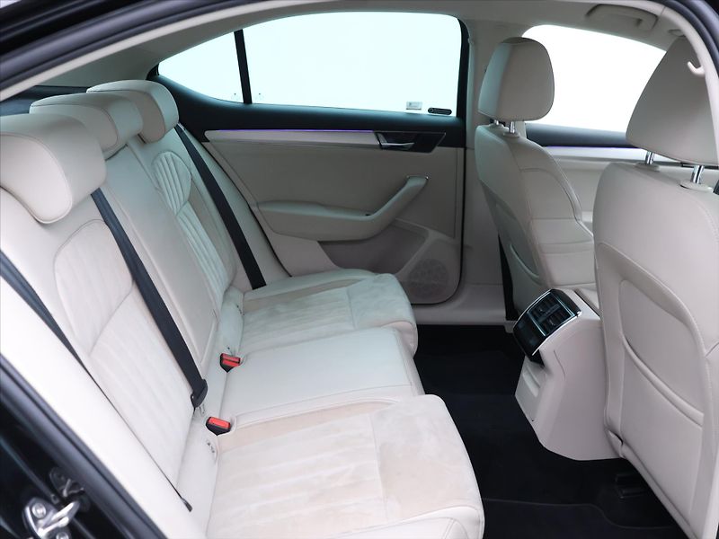 Škoda Superb 2,0 TDI 140kW DSG 4x4 Style CZ - fotka 12 z 32
