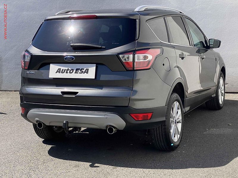 Ford Kuga (2017) 2.0 TDCi, Titanium, TZ, navi - fotka 4 z 17