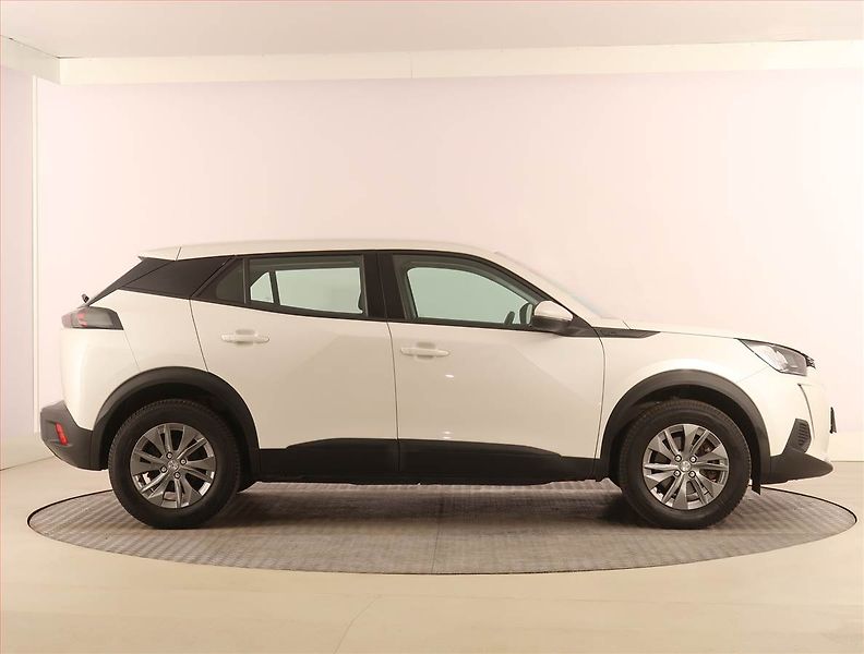 Peugeot 2008 (2021) Active 50 kWh, SoH 87% - fotka 6 z 23