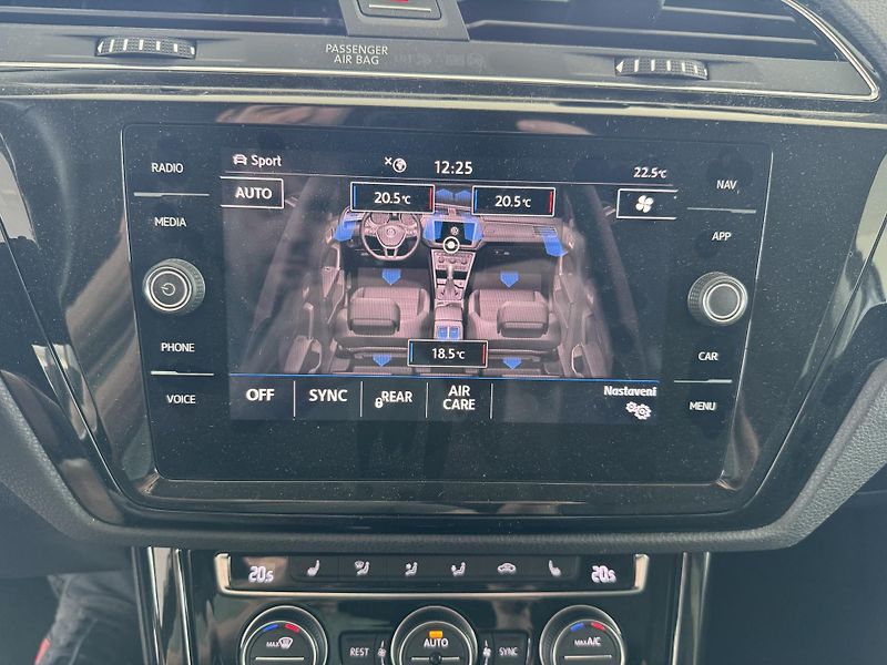 Volkswagen Touran (2020) 1,5TSi DSG 7.MÍST NAVIGACE ACC - fotka 22 z 31