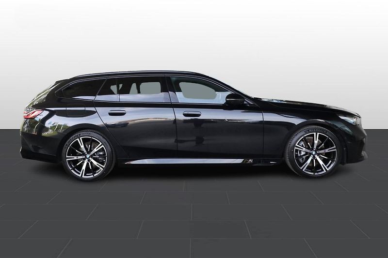 BMW Řada 5 540d xDrive Touring - fotka 7 z 35