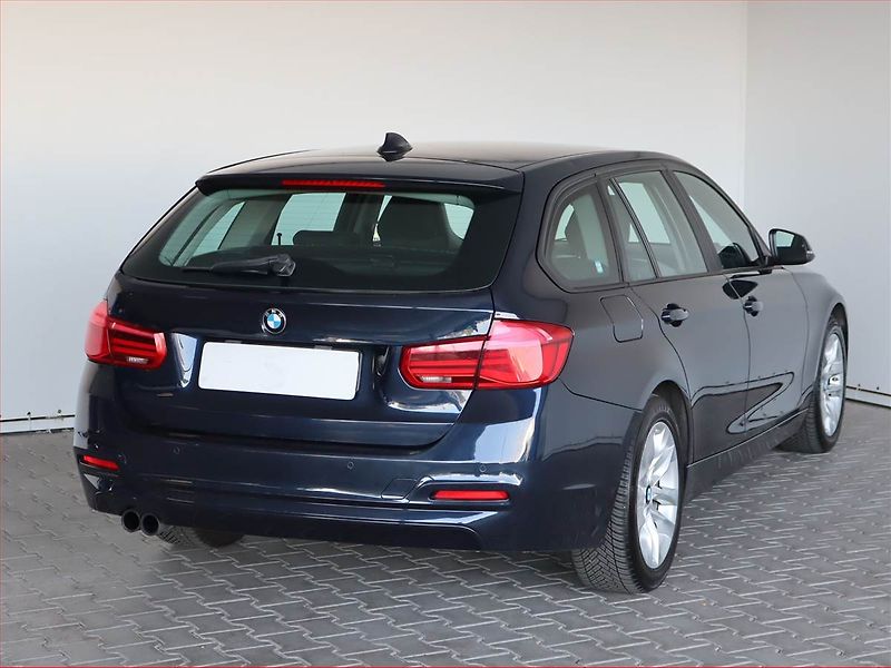 BMW Řada 3 (2017) 320 d xDrive, 4X4, Automat - fotka 5 z 20