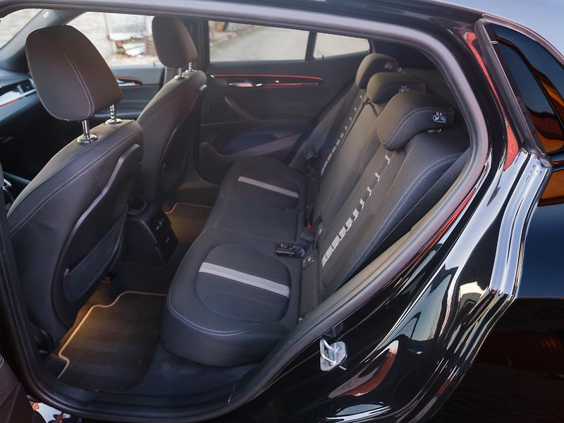BMW X2 sDrive18i Advantage,ShadowLine - fotka 26 z 31