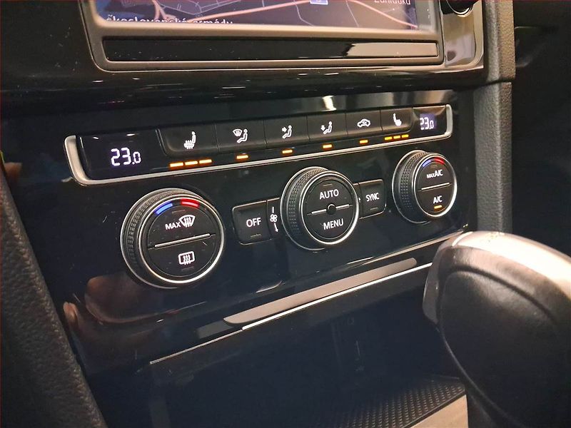 Volkswagen Golf (2014) Highline 2.0 TDI, Automat - fotka 18 z 21