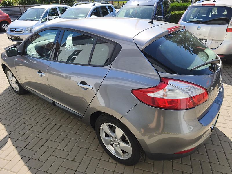 Renault Mégane (2009) 1,616V 81kW 6-ti kvalt!! - fotka 13 z 28