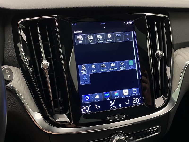 Volvo V60 CC B5 AWD MOMENTUM AUT - fotka 43 z 53
