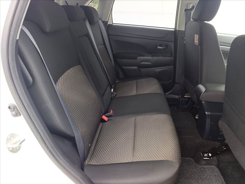 Mitsubishi ASX 1,6 DI-D 4x4 Kamera Navigace - fotka 25 z 37